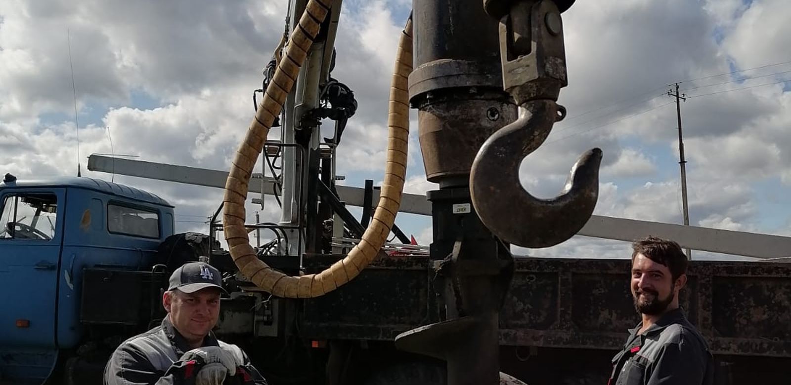 Бурение под опору: бригада на объекте